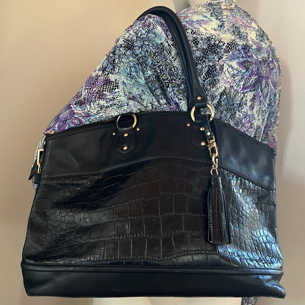 Ann Taylor croc embossed leather hand bag with fringe tassel keychain